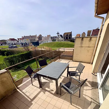 Jolie Maison Proche De La *