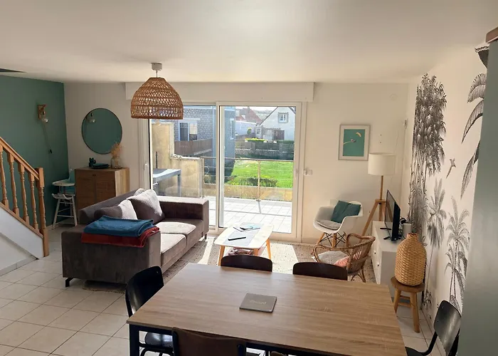 Jolie Maison Proche De La *